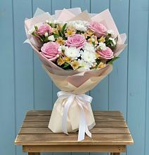 Букет цветов из:  Гвоздики, Орхидеи и Розы #REPLACE_PRED# Петровское