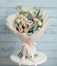 Букет цветов из:  Розы и Лизиантусы в Петровское