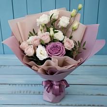 Букет цветов из:  Розы и Лизиантусы в Петровское
