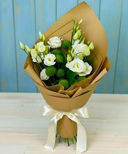 Букет цветов из:  Хризантемы и Лизиантусы в Петровское