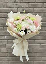 Букет цветов из:  Гвоздики, Розы, Лизиантусы и Хризантемы в Петровское