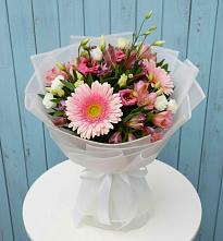 Букет цветов из:  Герберы, Альстромерии и Лизиантусы в Петровское