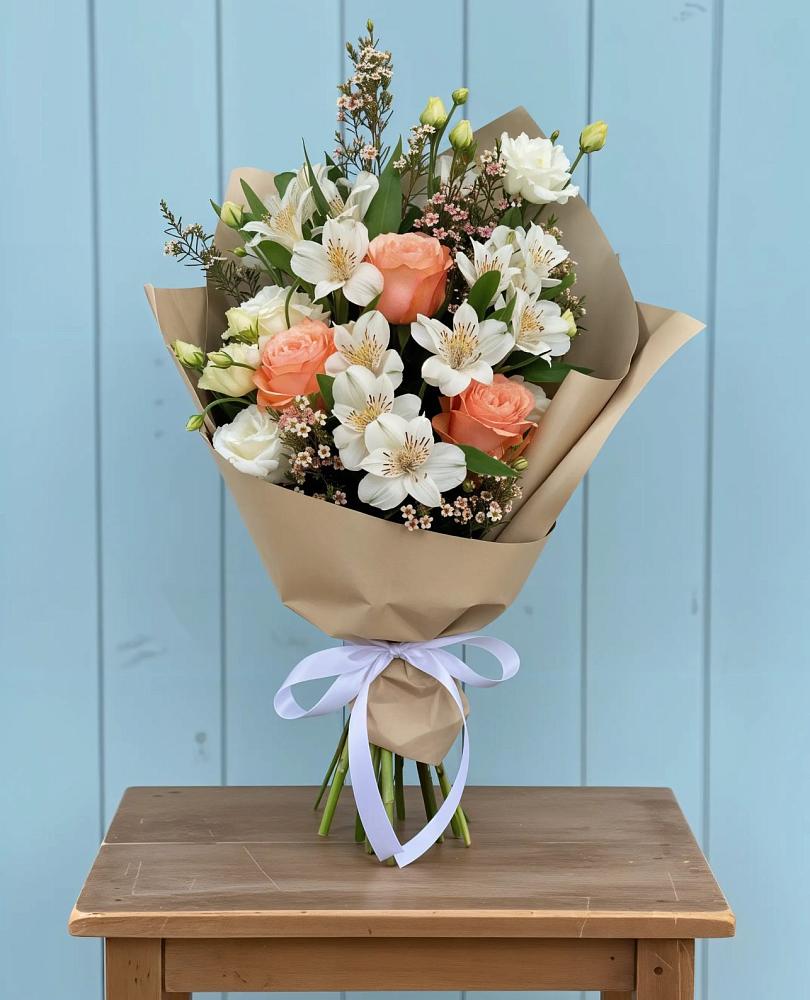 Букет цветов из: Альстромерии, Лизиантусы, Розы и Хризантемы в Петровское